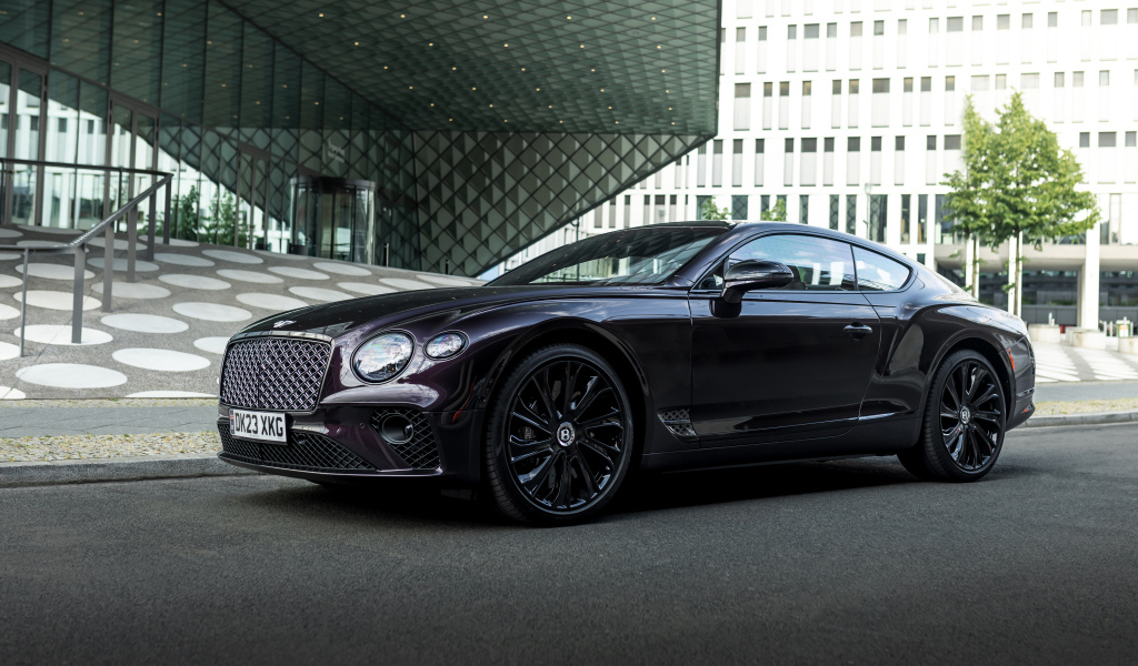 Стильный черный автомобиль Bentley Continental GT Mulliner