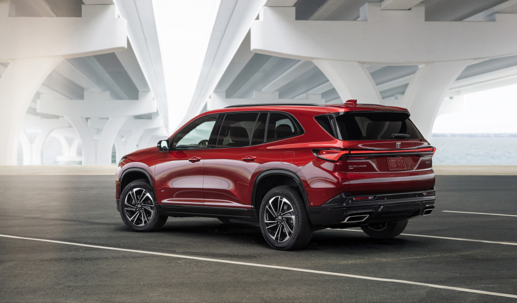 Красный Buick Enclave ST 2025 года вид сзади