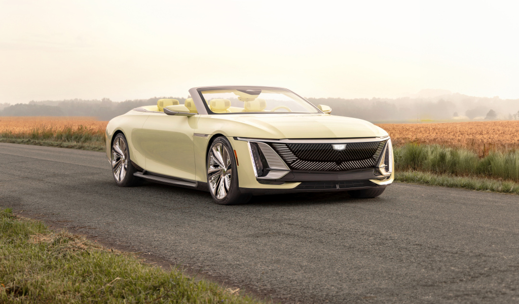 Желтый Cadillac Sollei Concept вид спереди