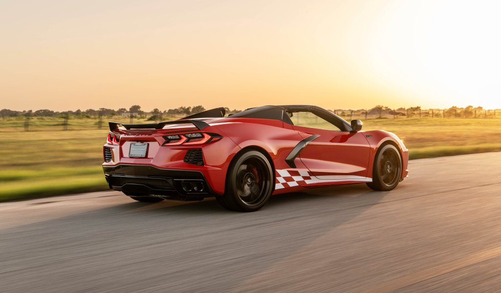 Красный гоночный автомобиль Chevrolet Corvette Stingray H700 Convertible 2024  года