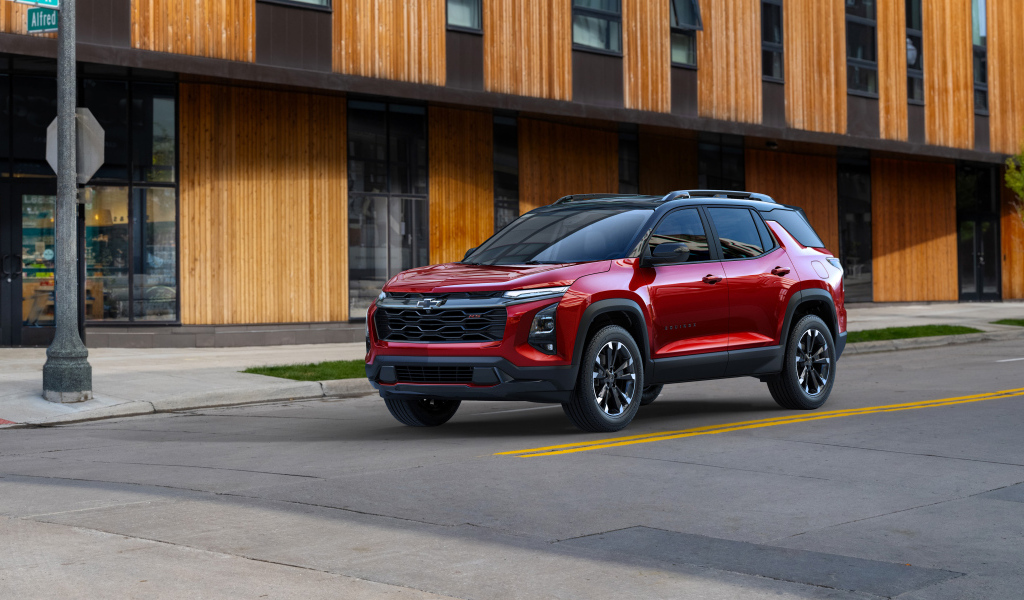 Красный автомобиль Chevrolet Equinox RS 2025 года