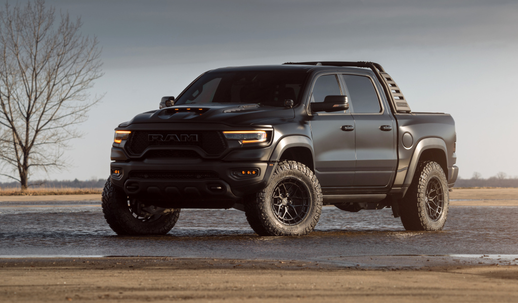 Большой пикап Dodge Ram 1500 TRX