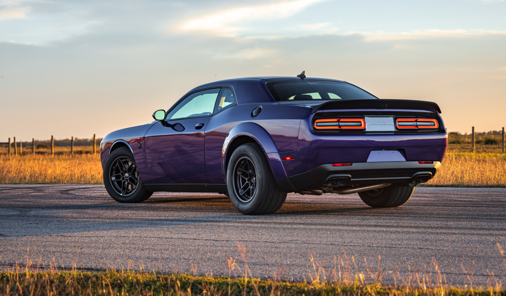 Вид сзади на автомобиль Dodge Hennessey Demon 1700 Twin-Turbo 2024 года