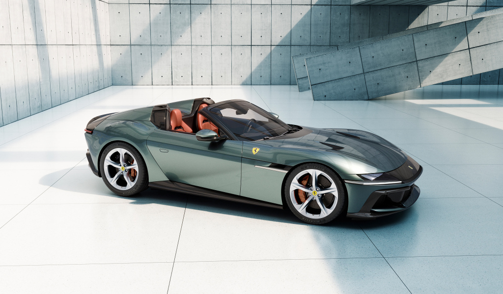 Автомобиль Ferrari 12Cilindri Spider 2024 года в здании