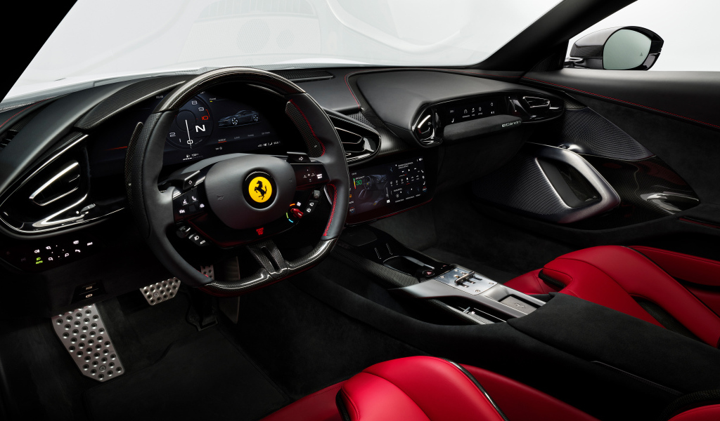 Черный салон автомобиля Ferrari 12Cilindri 2024 года