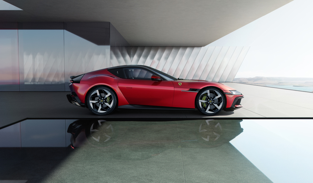 Быстрый красный автомобиль Ferrari 12Cilindri 2024  года