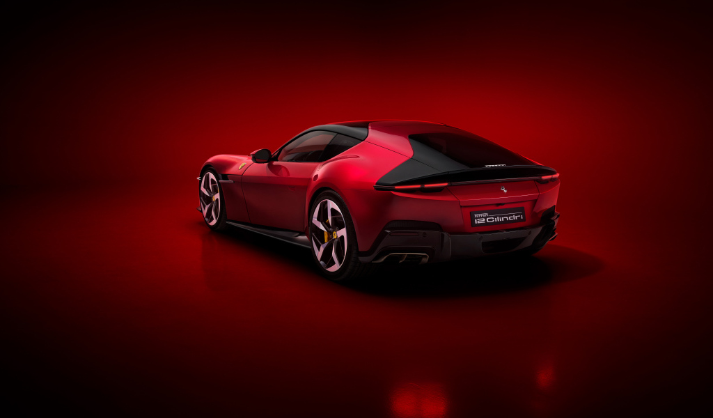 Вид сзади на красный автомобиль Ferrari 12Cilindri 2024  года