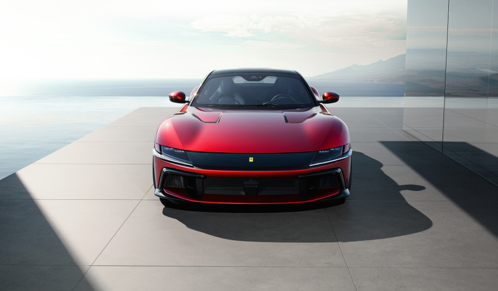 Красный автомобиль  Ferrari 12Cilindri 2024 года вид спереди