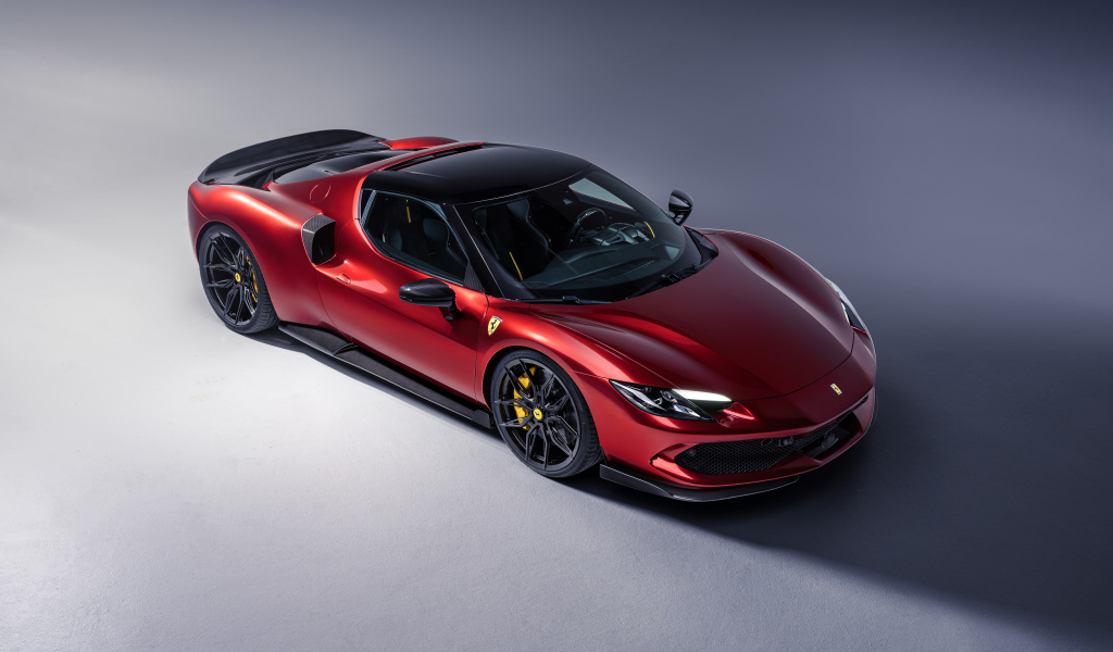 Вид сверху на красный автомобиль Novitec Ferrari 296 GTB Aero 2024 года