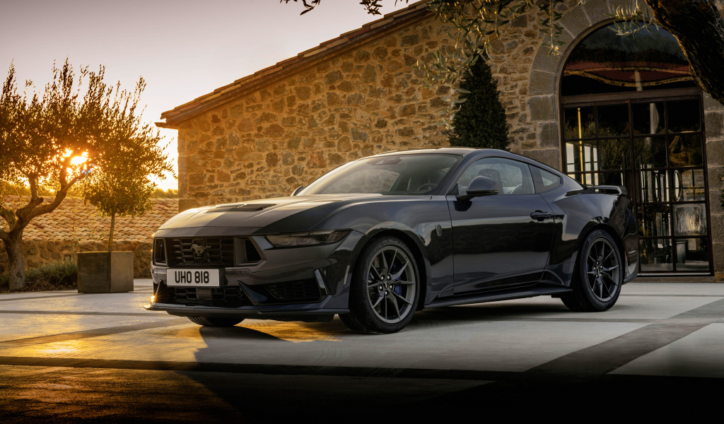 Автомобиль Ford Mustang Dark Horse 2024 года