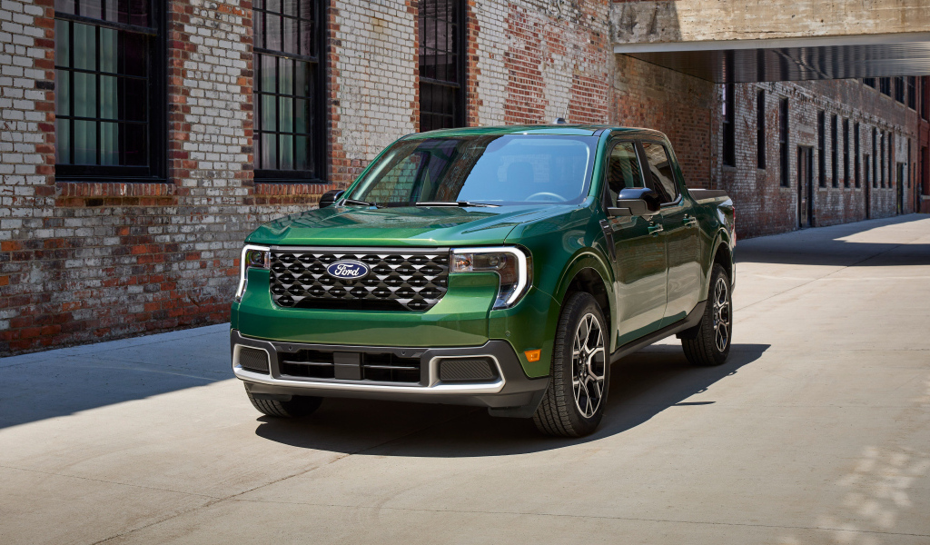 Зеленый автомобиль Ford Maverick Lariat 2025 года
