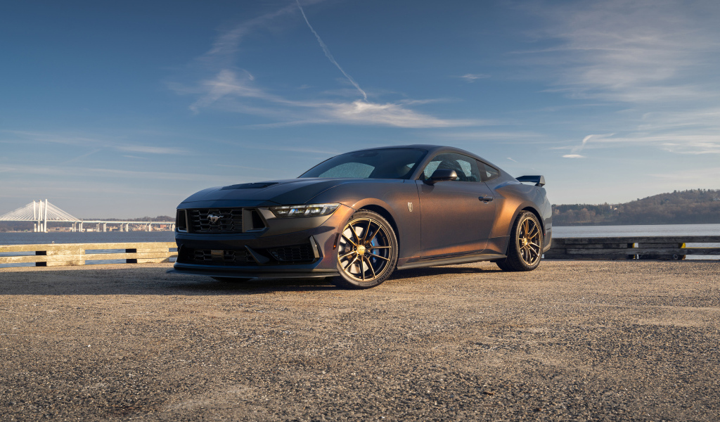 Автомобиль Ford Mustang Dark Horse