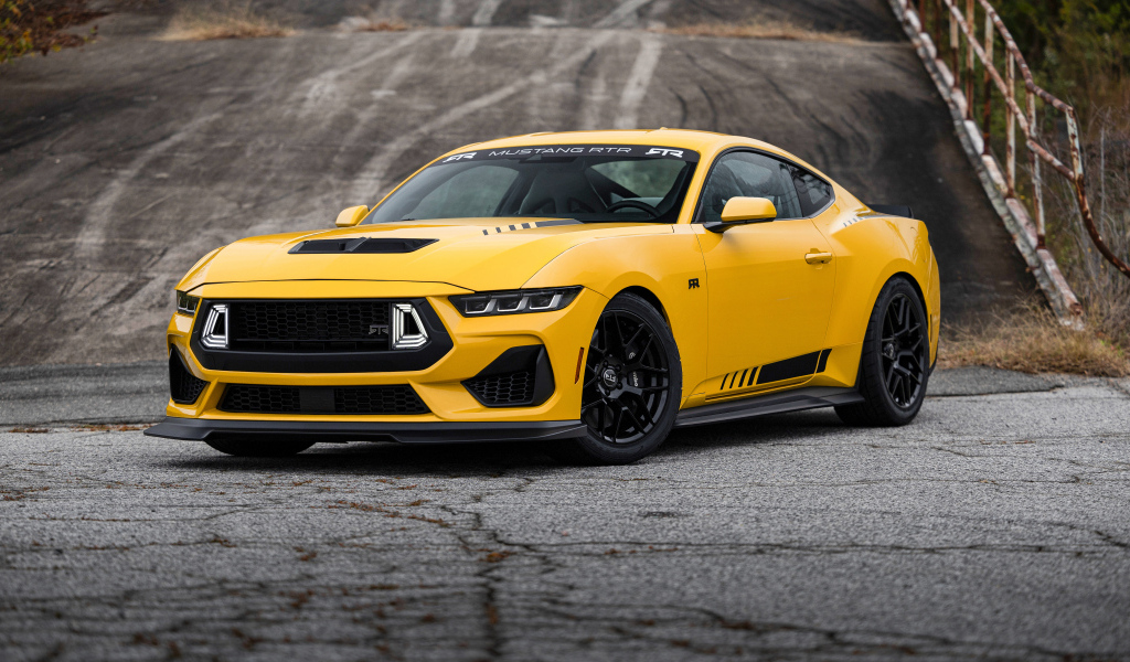 Желтый автомобиль RTR Ford Mustang S650  2024 года