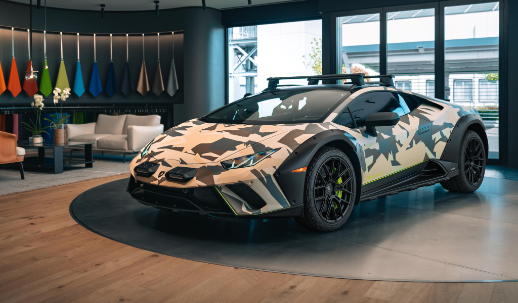 Автомобиль  Lamborghini Huracán Sterrato All-Terrain Ad Personam 2024  года в доме