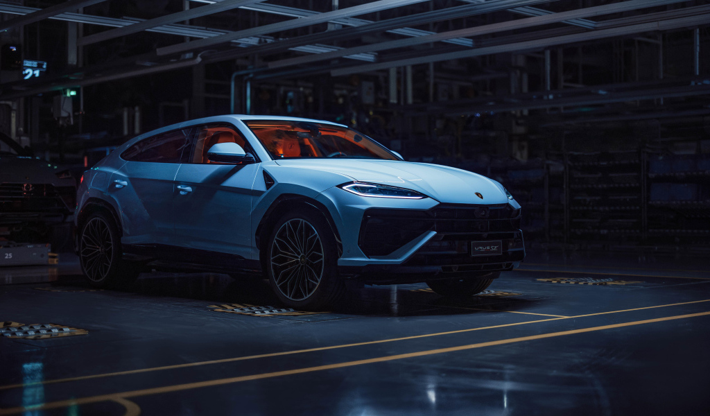 Автомобиль Lamborghini Urus SE Plug-In Hybrid Super SUV 2024  года