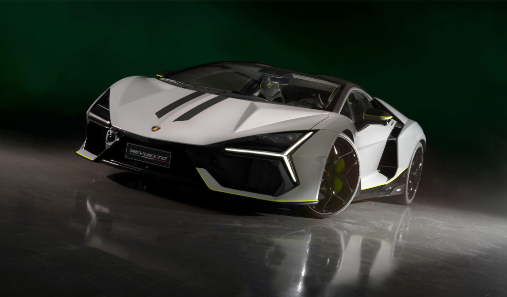 Вид спереди на автомобиль  Lamborghini Revuelto At Lamborghini Arena 2024 года