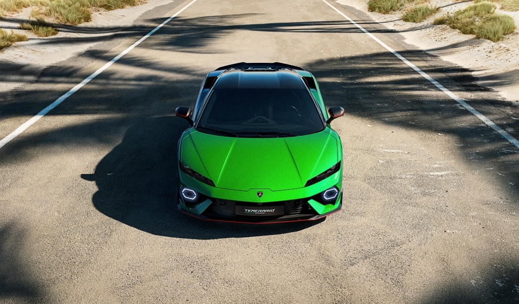 Вид спереди на автомобиль Lamborghini Temerario Alleggerita