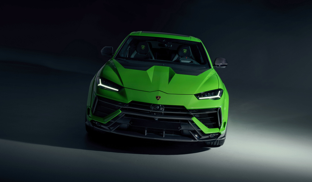 Зеленый автомобиль Lamborghini Urus на черном фоне