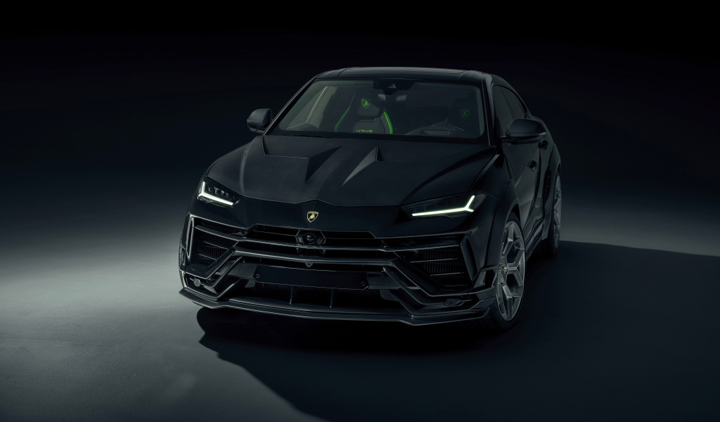 Автомобиль Lamborghini Urus на черном фоне