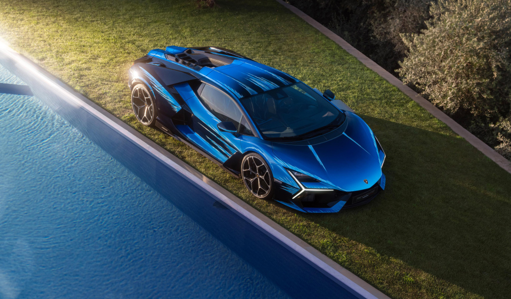 Вид сверху на автомобиль Lamborghini Revuelto Opera Unica 2024 года