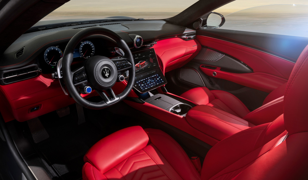 Салон автомобиля Maserati GranCabrio Trofeo 2024 года