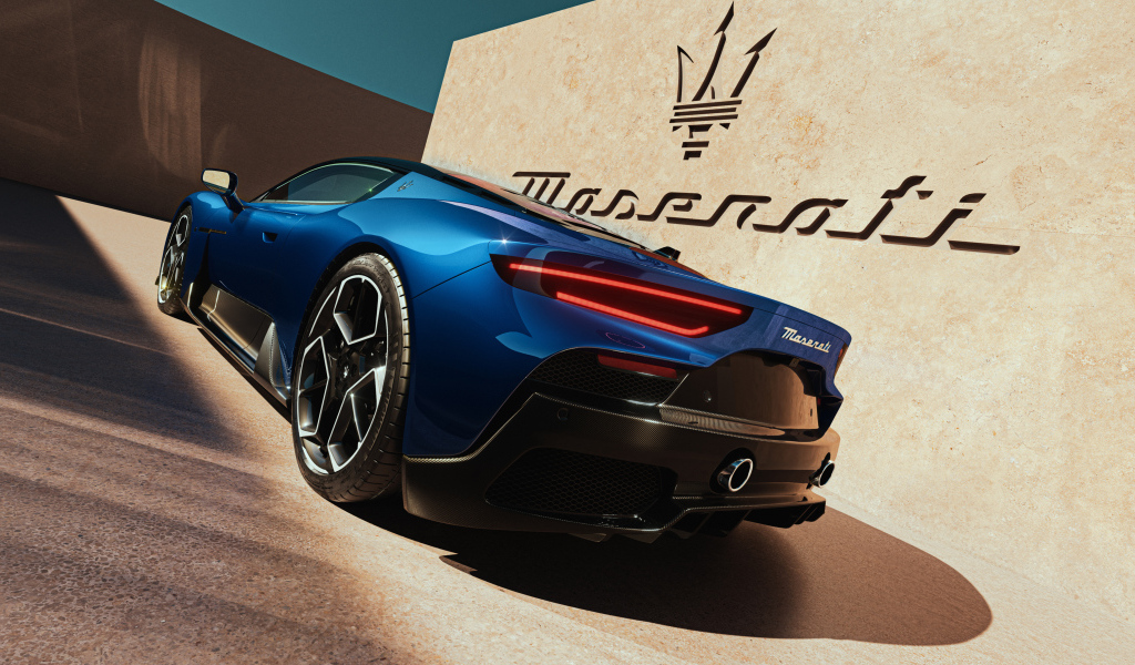 Вид сзади на автомобиль Maserati MC20