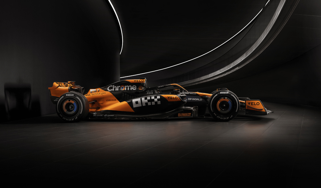 Гоночный автомобиль McLaren MCL38 2024  года вид сбоку