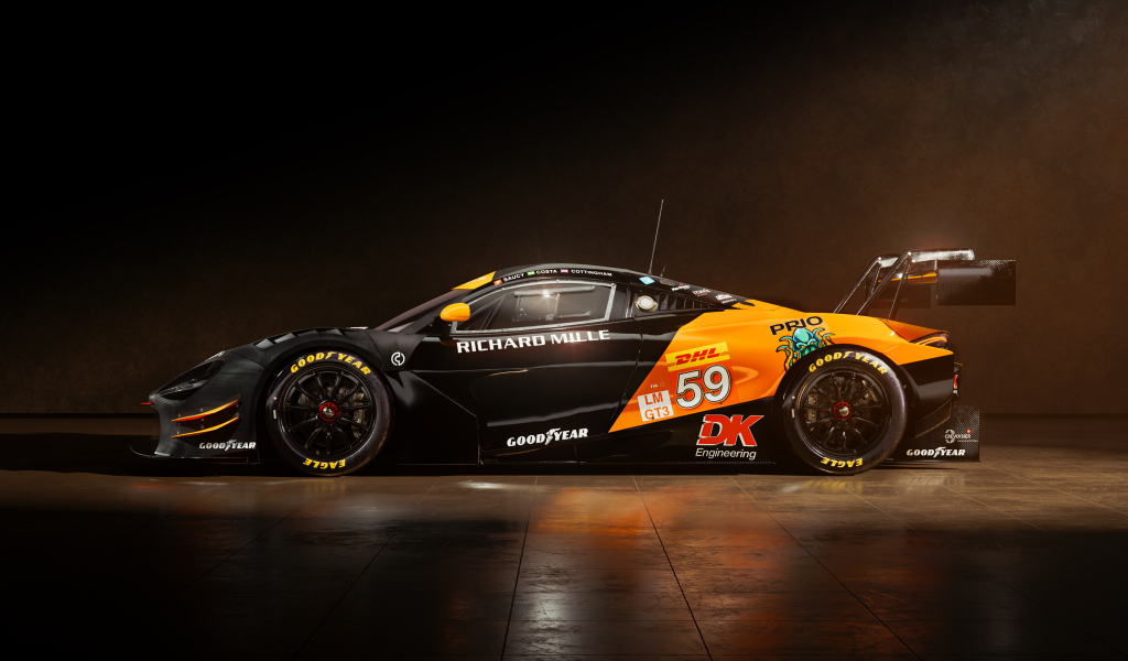 Вид сбоку на автомобиль McLaren 720S GT3 EVO 2024 года