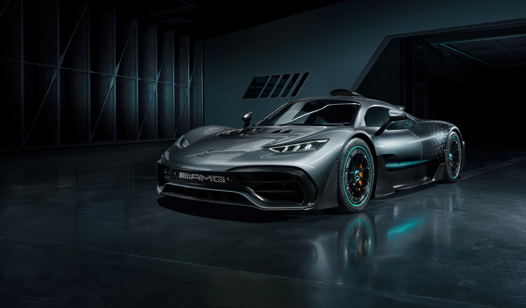 Быстрый спортивный автомобиль Mercedes-AMG ONE