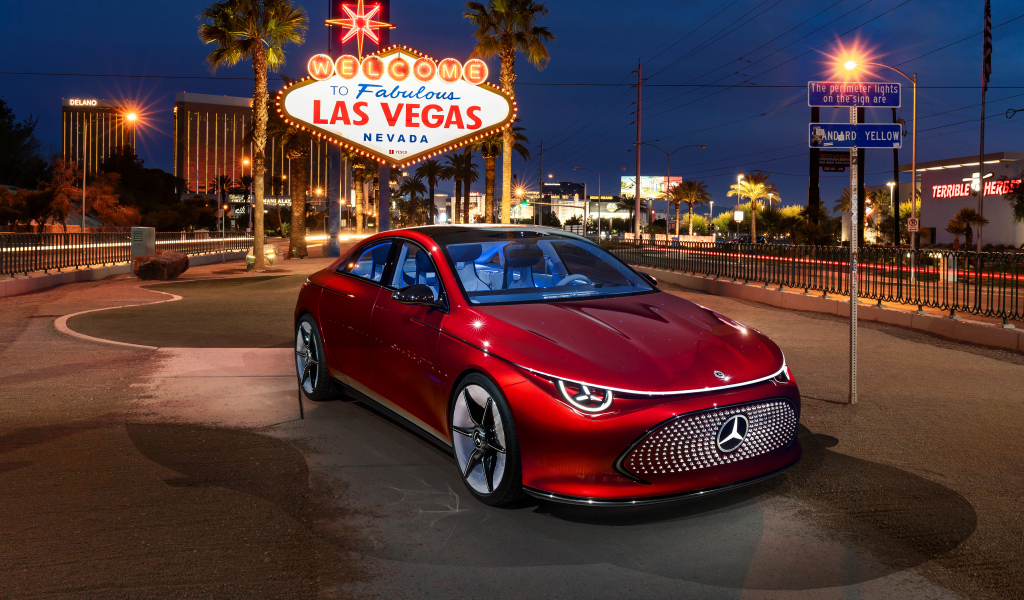 Красный автомобиль Mercedes-Benz Concept CLA Class