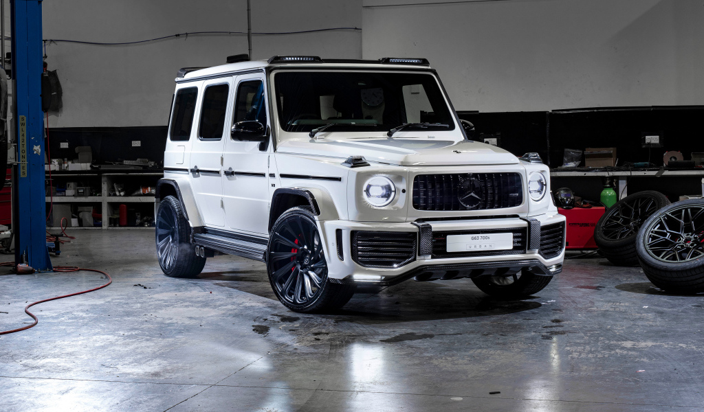 Белый внедорожник Urban Automotive Mercedes-AMG G 63