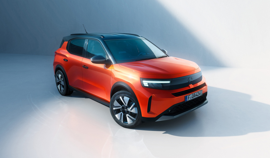 Красный автомобиль Opel Frontera Electric 2024 года