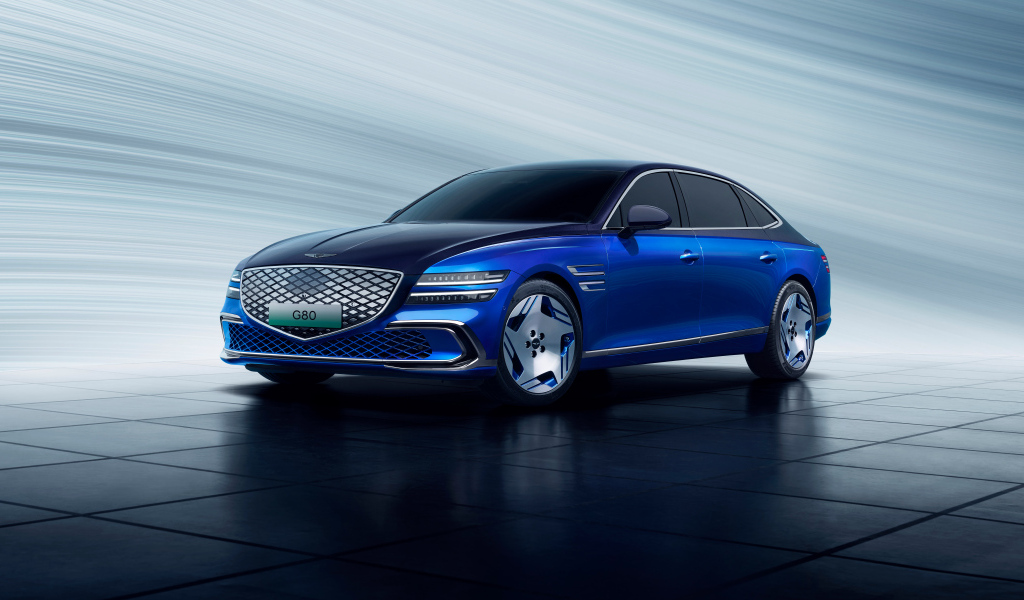 Синий автомобиль Genesis Electrified G80 2024 года