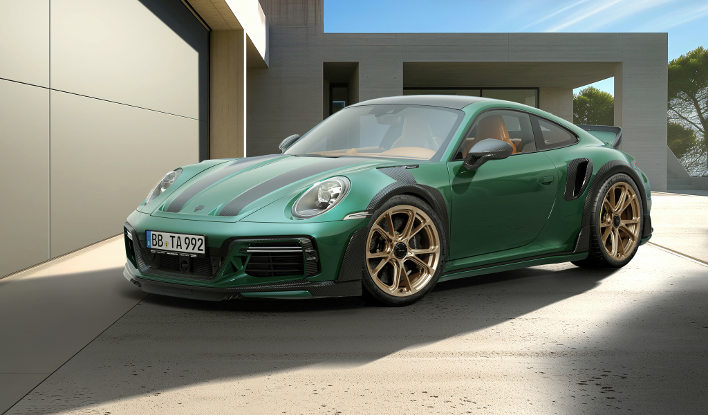 Зеленый автомобиль TechArt GTstreet R Touring