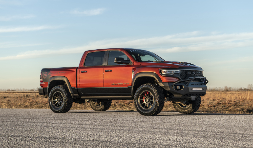 Красный пикап Hennessey Mammoth 1000 Last Stand 2024 года