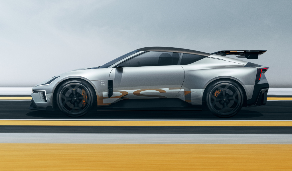 Вид сбоку на серебристый автомобиль Polestar Concept BST 2024 года