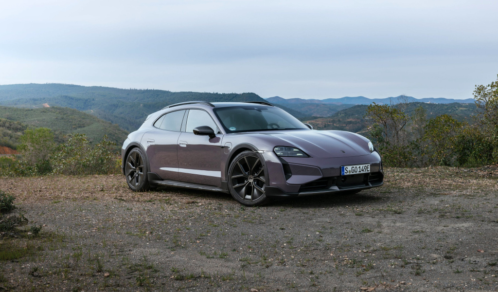 Автомобиль Porsche Taycan Turbo S Cross Turismo 2024 года
