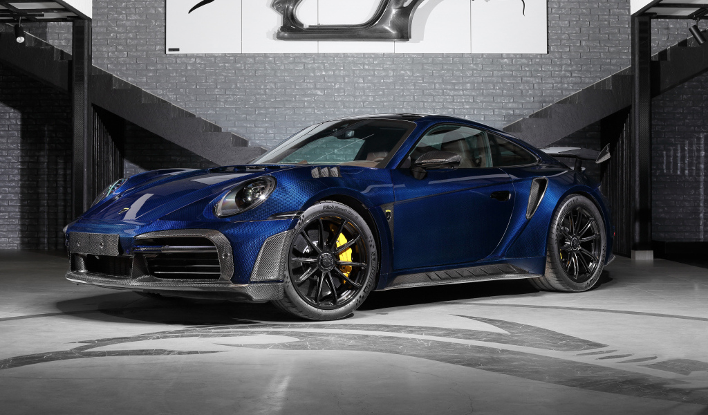 Вид спереди на TopCar Porsche 911 Turbo S Stinger GTR Stealth Edition 2024  года