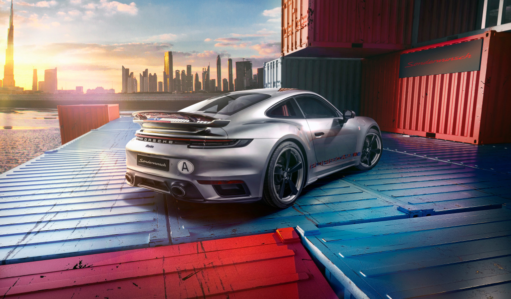 Вид сзади на автомобиль Porsche 911 Turbo Remastered By Sonderwunsch