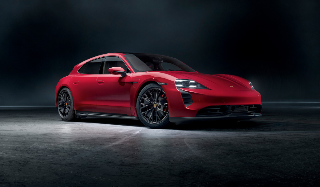 Красный автомобиль Porsche Taycan GTS