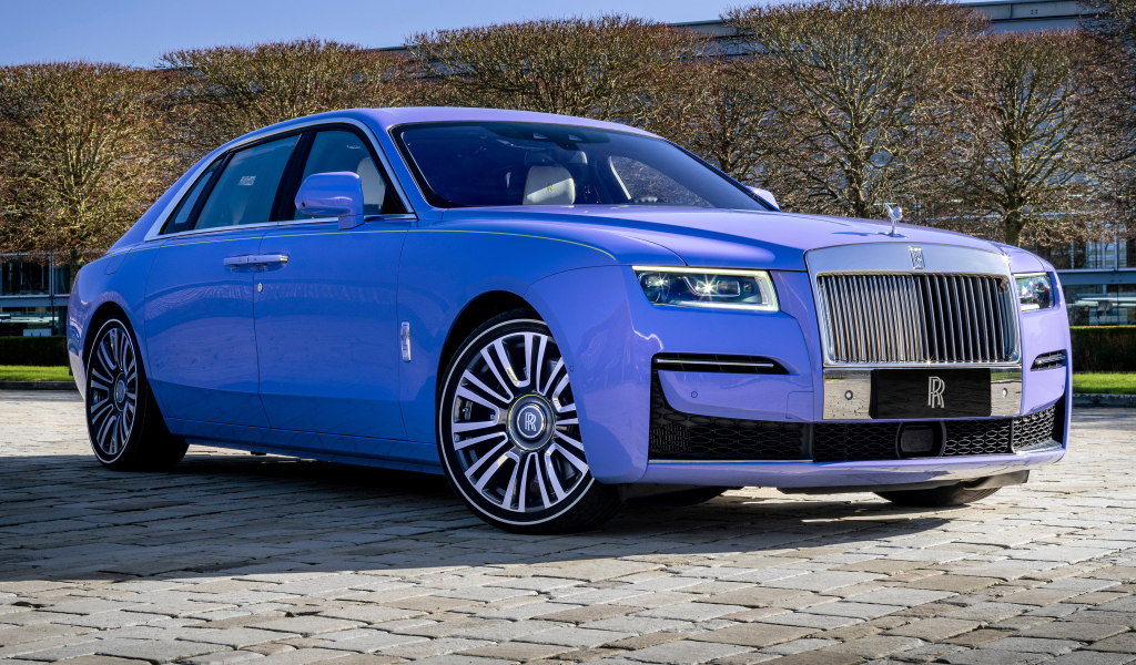 Дорогой автомобиль Rolls-Royce Ghost Extended Expressionism 2024 года