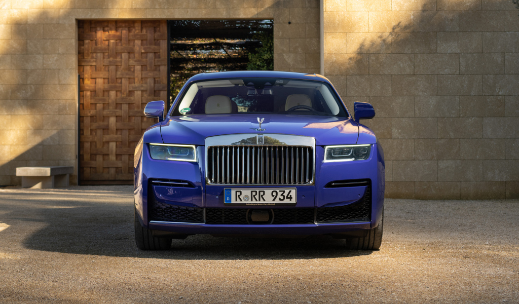 Автомобиль Rolls-Royce Ghost Tucana  вид спереди