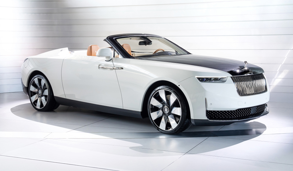 Вид сбоку на автомобиль Rolls-Royce Arcadia Droptail на сером фоне