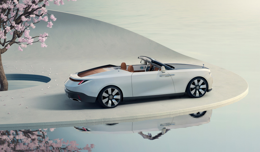 Вид сбоку на автомобиль Rolls-Royce Arcadia Droptail