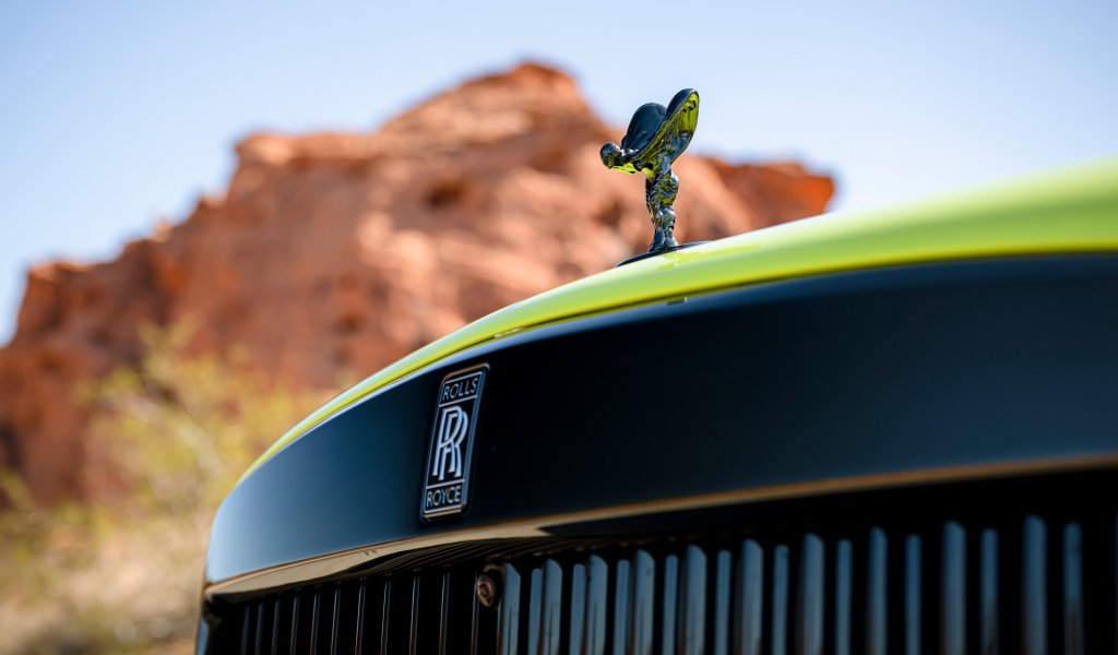 Украшение Spirit Of Ecstasy на капоте автомобиля Rolls-Royce
