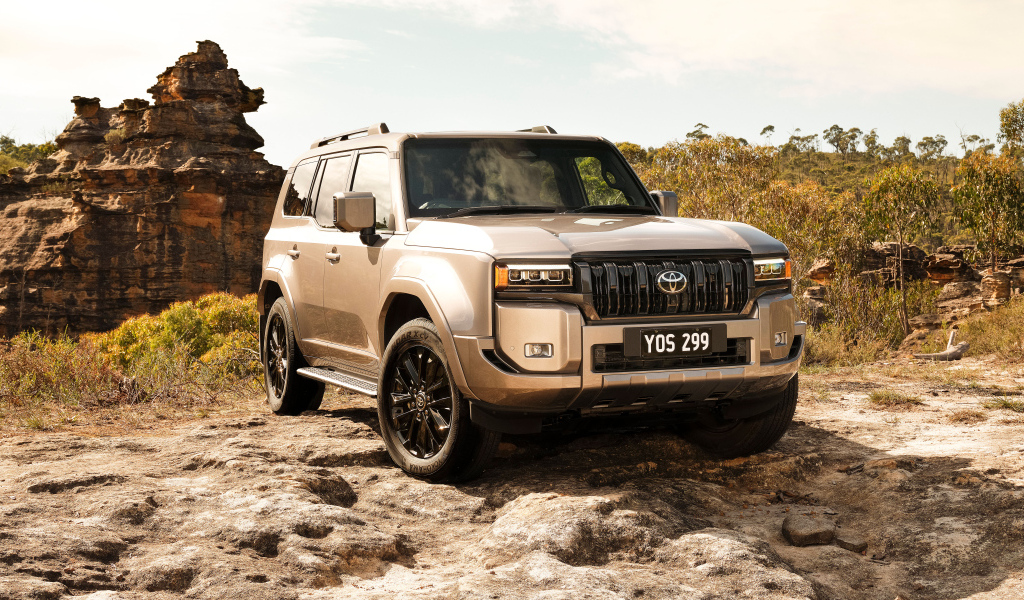 Большой внедорожник Toyota Land Cruiser Kakadu 2024 года
