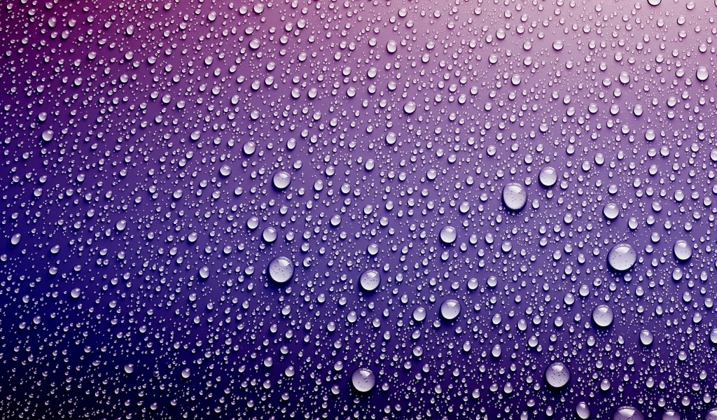 Фиолетовый фон с брызгами воды