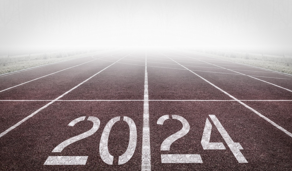 Цифры 2024 на взлетной полосе