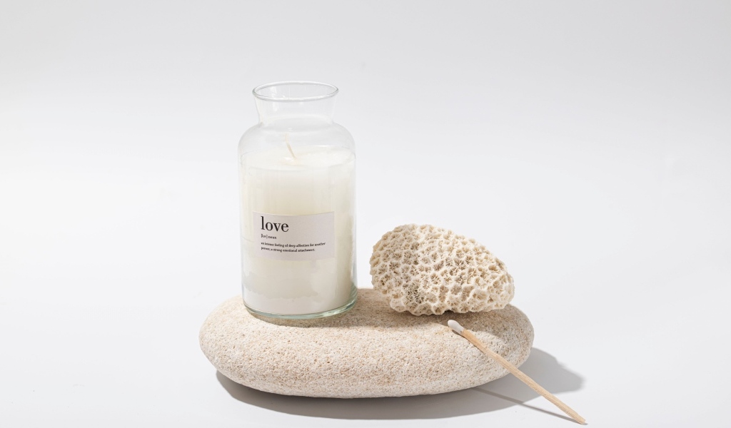 Камень, свеча и ароматическая палочка для СПА процедур