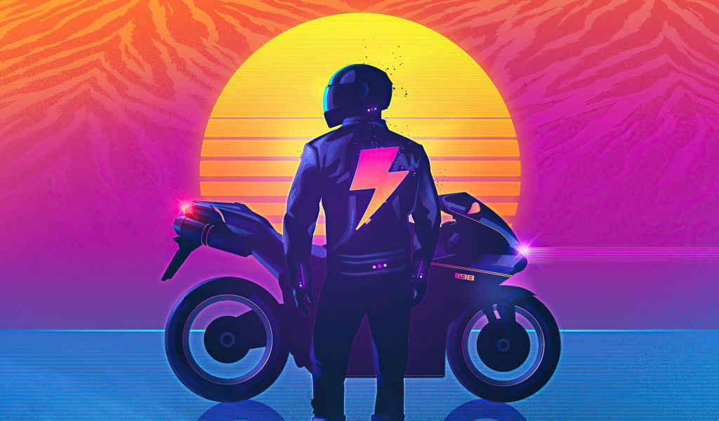 Байкер на мотоцикле на фоне солнца